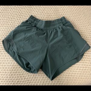 LULULEMON HOTTY HOT SHORTS!